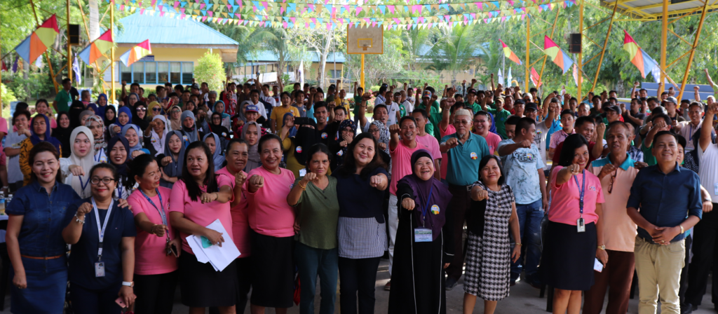 The participants of the Multiplier Trainers’ Training Program from Marawi, LSF Faculty and Staff, TESDA Davao Oriental, TESDA Region X and Region XI Personnel strike a pose during the opening program.